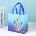 Bolso de regalo de tela no tejida azul con estampado de mariposa bolsa reutilizable para fiestas. - Azul marino
