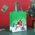 Bolsa de regalo navideña de tela no tejida con estampado festivo de muñeco de nieve - 26*32*10cm / Verde