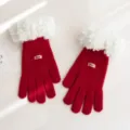Gants tricotés rouges avec poignets duveteux blancs, gants d'hiver chauds pour femmes. - Rouge