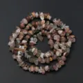 Gros plan sur les details de perles de pierres de cristal pour vos bijoux faits main. - Style 07