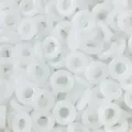 Primer plano detallado de cuentas de anillo de donut de vidrio blanco para joyería - Anillo Donut / 16mm (20 pzas) / Jade Blanco