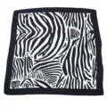 Sciarpa quadrata con stampa zebrata bianco e nero, foulard in seta leggera per donna primavera. - Bordo Nero
