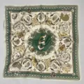 Elegante foulard di seta quadrato con stampa marina di conchiglie e monogramma centrale. - 3#