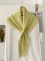 Sciarpa a triangolo in maglia verde lime, scialle caldo e morbido per donna, elegante. - Giallo Senape