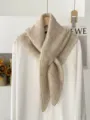 Sciarpa triangolare in maglia beige, scaldacollo invernale caldo, elegante mantella versatile. - Cachi