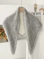 Bufanda triangular de punto gris para mujer, chal de invierno suave y cálido, elegante - Gris claro
