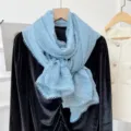 Fular fino azul claro arrugado con borde de encaje estilo coreano mujer primavera otono. - 180cm / Azul cielo