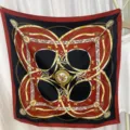 Lussuoso foulard quadrato in seta da donna, con classico design stampato con cintura. - Rosso
