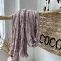 Sciarpa in lino stropicciato naturale, scialle malva stile vintage, leggero traspirante sole. - Rosa pelle
