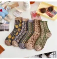 Vintage Blumen bestickte Wadenlange Damensocken gemuetliche Herbst Winter Mode - Einheitsgröße / Mehrfarbig