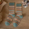 Retro ethnic geometric knit mid-tube socks for women, thick autumn winter cozy green variant. - One Size / Green