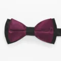 Detailaufnahme einer doppellagigen Satin-Fliege in Magenta und Schwarz für Anlässe. - Fuchsie