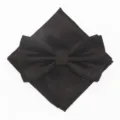 Stijlvolle strik en pochet set met fijn ruitmotief voor heren in donker polyester. - XGTZ04 koffiebruin