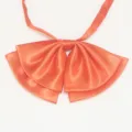 Primo piano del fiocco uniforme JK in raso arancione, dettagli in tessuto di nastro liscio. - LH-DC06 rosso vivo