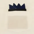 Donkerblauwe effen polyester pochet voor herenpakken met een handig meerpuntig vouwontwerp. - Marineblauw