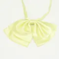 Dettaglio del fiocco in raso giallo chiaro, accessorio per uniforme JK in dolce stile scolastico. - LH-DC12 Giallo chiaro