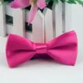 Farfallina in raso rosa acceso per bambini, cravatta di modo a doppio strato lucida. - Rosso rosa