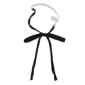 Detailaufnahme der schwarzen JK Uniform Schleife mit verstellbarem weissen Band fuer Cosplay. - Schwarz
