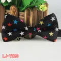 Pajarita negra de hombre con estampado de estrellas coloridas, ideal para bodas y fiestas. - Estrellas Coloridas Negro