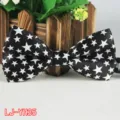 Pajarita negra con estampado de estrellas para hombre de poliéster para bodas y fiestas. - Estrellas blancas