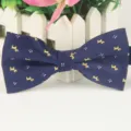 Klassische dunkelblaue Fliege für Herren mit süßem gelbem Hundemuster, elegante Abendmode. - LJ-HH31