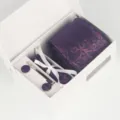 Coffret cravate violette motif cachemire pour homme avec boutons de manchette. - 2