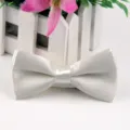Farfallino in raso doppio strato bianco tinta unita, cravatta moda classica per bambini. - Bianco avorio