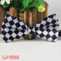 Farfallina uomo blu scuro e bianca a quadri, accessorio elegante per matrimonio e affari. - N. 15