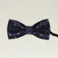 Donkerblauwe gestippelde vlinderdas met elastiek voor kinderen, perfect voor formele kleding. - Donkerblauwe Stippen