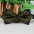 Elegante farfallina da uomo a punta in poliestere con pois per matrimonio e affari. - Punto Stella Scuro