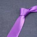 Cravatta da uomo d'affari viola tinta unita, vista variante, cravatta elegante da 8cm per abito. - LD-HC8CM34 viola