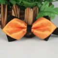 Elegante papillon nero e arancione a pois, accessorio premium da uomo per matrimoni e affari. - Nero e Arancione a Pois