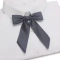 Unifarben dunkelgraue JK Uniform Fliege Feder Stil Kragenblume für Damen Matrosenhemd. - Spitzer Langer Griff Stil (LH-CBYG07)
