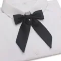 Schwarze JK Uniform Schleife Krawatte mit langem Schwanz, perfekt für passende Hemden. - Spitzer Langer Griff Stil (LH-CBYG09)
