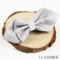 Einfarbige Herren Polyester feine Jacquard spitze Fliege in elegantem Silbergrau. - Silbergrau