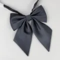 Dunkelgraue JK Uniform Schleife, japanischer Stil diagonale Schleife, einfarbiges Matrosenhemd Zubehör. - Feder Stil (LH-CBYG21)