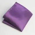 Pañuelo de bolsillo de satén morado para hombre, elegante accesorio de traje. - Púrpura Puro