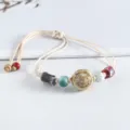 Handgemachte Keramikperlen Armband mit verstellbarer geflochtener Kordel, Retro chinesischer Stil Schmuck. - Flache Rosenblütenperlen (Kaffeebraun & Weiß)