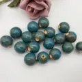 Perline sfuse in ceramica di Jingdezhen da 18mm con smalto blu, ideali per bigiotteria fai da te. - Perlina Tonda / Smalto Floreale Blu
