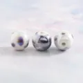 Keramik Perlen 14.6mm DIY Armband Schmuckherstellung Handwerk Materialien glänzende Perlen - 14 mm Glänzendes Weiß gesprenkelt mit Dunkelviolett