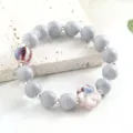 Bracciale di perle in ceramica stile cinese da donna, grazioso ciondolo conchiglia e perle grigie. - Tè ai fiori (grigio)