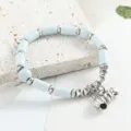 Nuovo bracciale con perline in ceramica, perline cilindriche azzurre con ciondoli in argento. - Luna di gelo (blu)