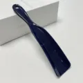 Chausse-pied en plastique bleu foncé, tire-chaussure portable pour femmes enceintes. - Bleu Marine