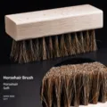Pferdehaar Schuhbürste mit Holzgriff und weichen Borsten für Lederpflege und Politur. - Quadratische Buchenholz-Rosshaarbürste / Naturholzfarbe
