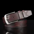Cintura in pelle retrò da uomo con elegante motivo inciso vintage e classica fibbia metallica. - L-002 / 125cm / Caffè