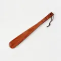 Langer Schuhanzieher aus Holz mit Kordel 32cm massiver Holz Schuhloeffel fuer einfach. - 32cm / Braunrot