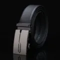 Herren Ledergürtel mit automatischer Metallschließe, klassische schwarze Rindslederoptik. - A817 / Schwarz