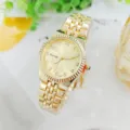 Elegante goldene Damen-Quarzuhr aus Edelstahl, modische Armbanduhr mit Flamingos-Zifferblatt. - Gold