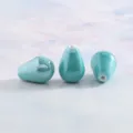 Türkisblaue Keramik Tropfen Perlen, glatte glasierte DIY Schmuck Zubehör Teile, 3 Stück. - Glänzende kleine Tropfenperlen in Waidblau