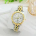 Tweekleurig roestvrijstalen quartzhorloge met strass-indexen, datumvenster en gekartelde bezel. - Voor Dames / Goud-Zilver Wit